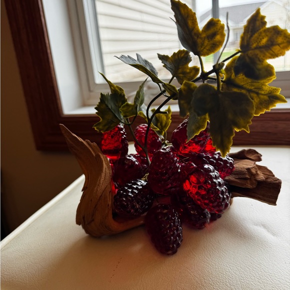 Vintage Large Lucite Raspberry Cluster on Driftwood Very Shiny And Clean - Picture 11 of 16